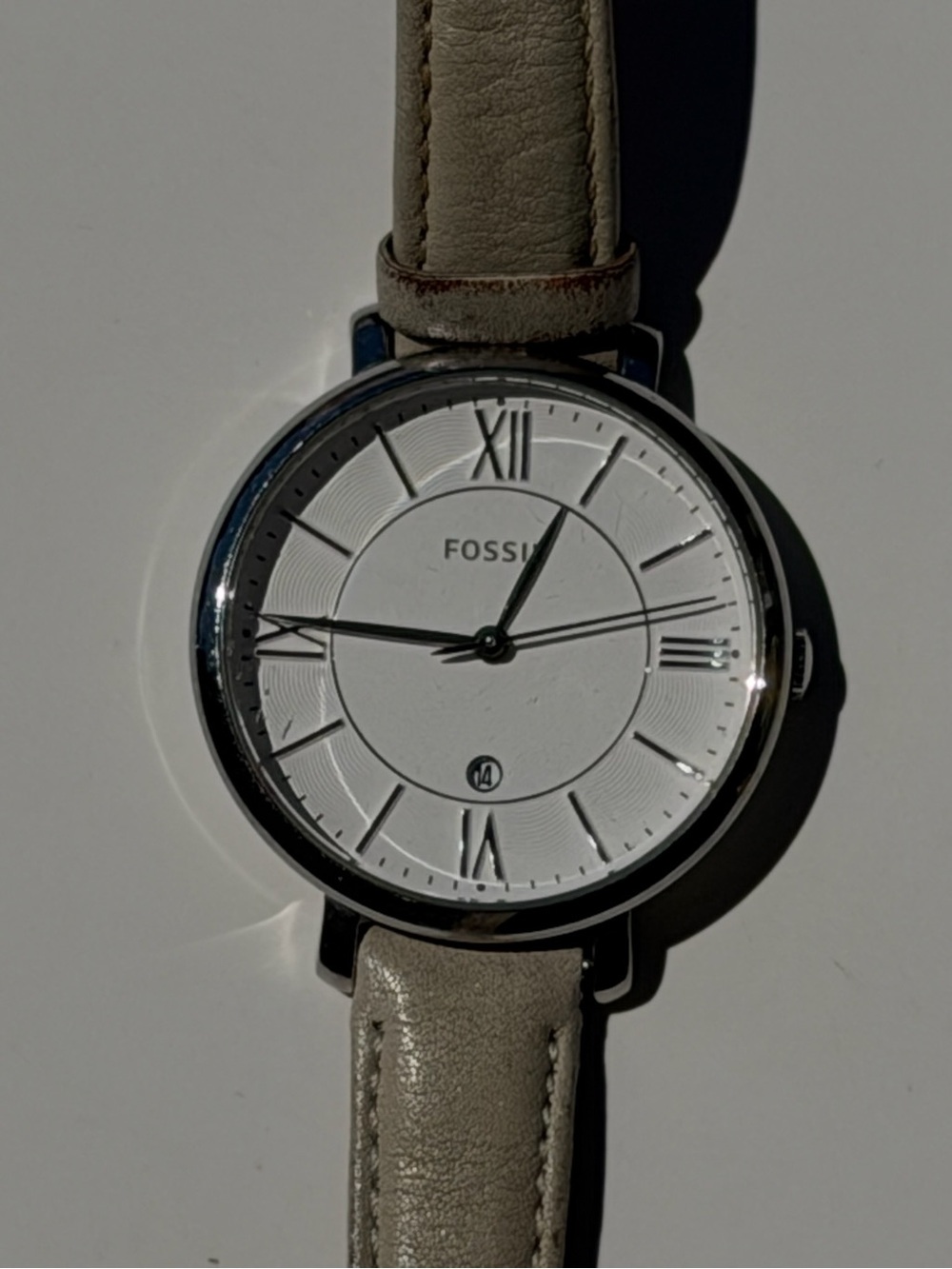 Fossil Men's White Dial Silver Case with Gray Leather Strap Watch